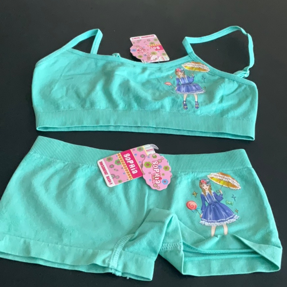 🌺$3.00 final price-Sophia Green T-Strap Kids Matching Set